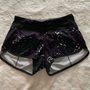 Lululemon Speed Up Low-Rise Lined Short 2.5” - Size 2, multicolor